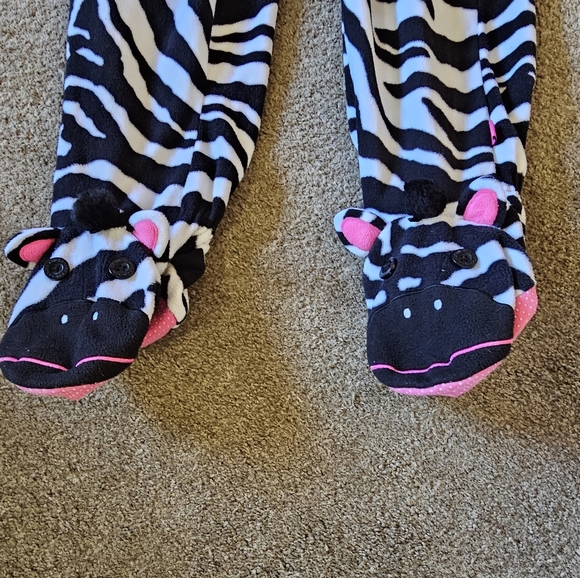 NICK & NORA Zebra Onesies - Picture 3 of 4
